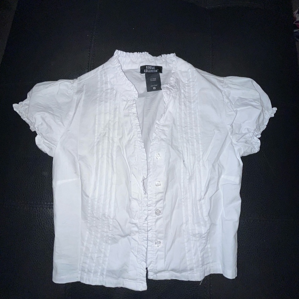 NWOT White RufflePuff Short Sleeve Button up Shirt Size XS